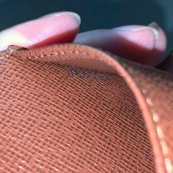 BNIB Authentic Louis Vuitton 4 key holder - Picture 4 of 10